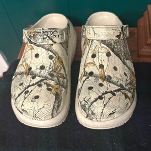 Real tree edge white platform crocs